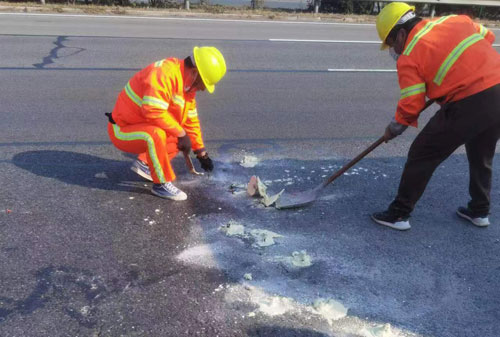 黔南公路下沉注浆加固施工